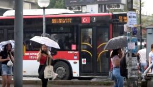 İzmir'de bölgesel sağanak yaşamı olumsuz etkiledi