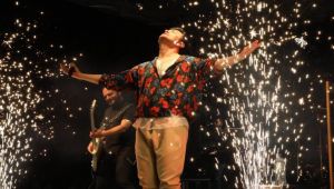 Aydınlık karanlıktan korkmaz 