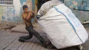 Yüz binlerce çocuğa bugün bayram yok