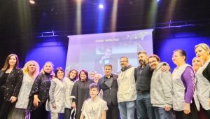 Yaşamlarını sokakta sürdüren evsiz vatandaşlar için hayır konseri