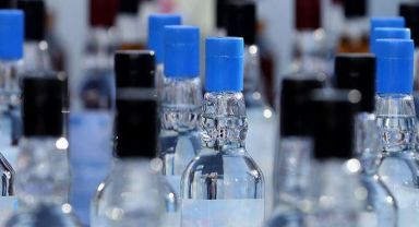 Ankara ve İstanbul’dan sonra Adana! Tek bir evde yapılan baskında 2 bin 800 litre sahte içki ele geçirildi