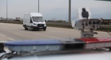 Bu radara dikkat: Kural tanımazlara geçit vermiyor! Aynı anda 4 araca ceza yazıyor