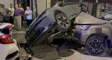 Tatvan’da 3 araçlı zincirleme trafik kazası