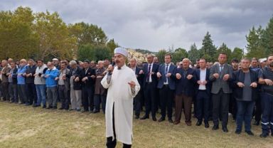 AKÇAALAN’DA YAPILAN YAĞMUR DUASI SONRASI YAĞMUR YAĞMASI İNSANLARI SEVİNCE BOĞDU