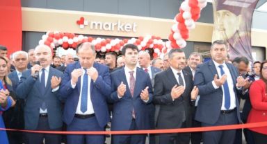 GEDİZ BELEDİYESİ’NE AİT AKARYAKIT İSTASYONU HİZMETE GİRDİ, İLK POMPA BAŞKANDAN
