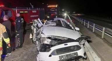 Manisa'da dehşet anlar! Kamyona çarpan otomobil yapboz gibi dağıldı: 1 ölü, 2 yaralı