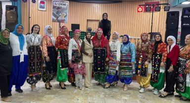 SİMAV’DA DÜZENLENEN ÜÇ ETEK (YIRIKLI) GİYEN KADINLAR EĞLENCEYE KOŞTU