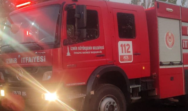 Bayındır’da ev yangını hayvan damına sıçradı