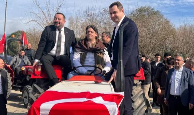 CHP'li Solakoğlu'ndan hükümete traktör üzerinde 