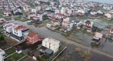 Dikili’de yağış durdu, sular kaldı