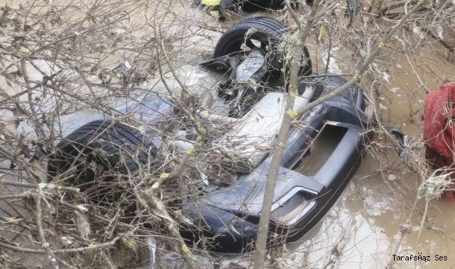 İzmir'de otomobil dereye uçtu: 2 kız kardeş hayatını kaybetti