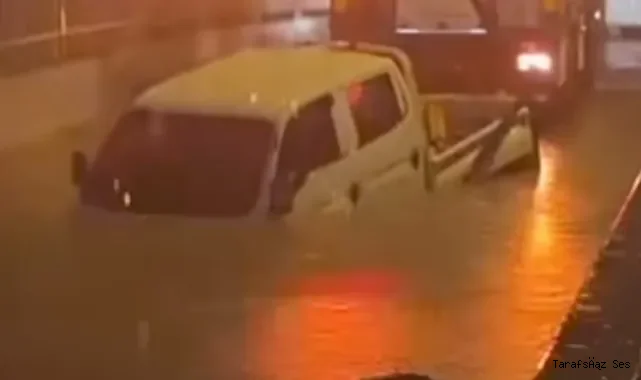İzmir’de suyla dolan alt geçitte mahsur kalan sürücü hayatını kaybetti