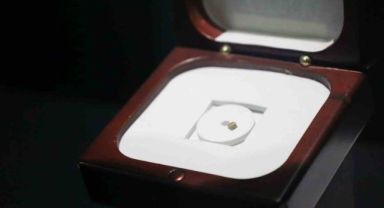 Dünyanın en küçük kitabı ve en hafif kâğıdı EÜ’de sergileniyor