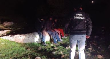 İHA tespit etti, ekipler operasyon yaptı: 22 düzensiz göçmen yakalandı