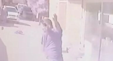 İzmir’de alacak verecek kavgası kanlı bitti: 1 yaralı