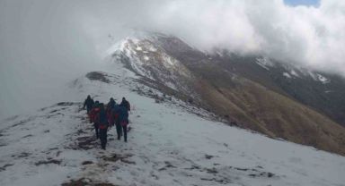 Kayıp amatör dağcı sığındığı bağ evinde sağ bulundu