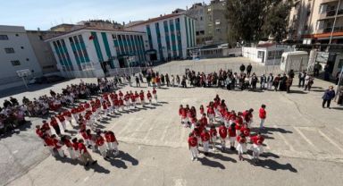 Sessizliğin İçinde Yükselen İstiklal Marşı: Balçova'da Anlamlı 12 Mart Etkinliği